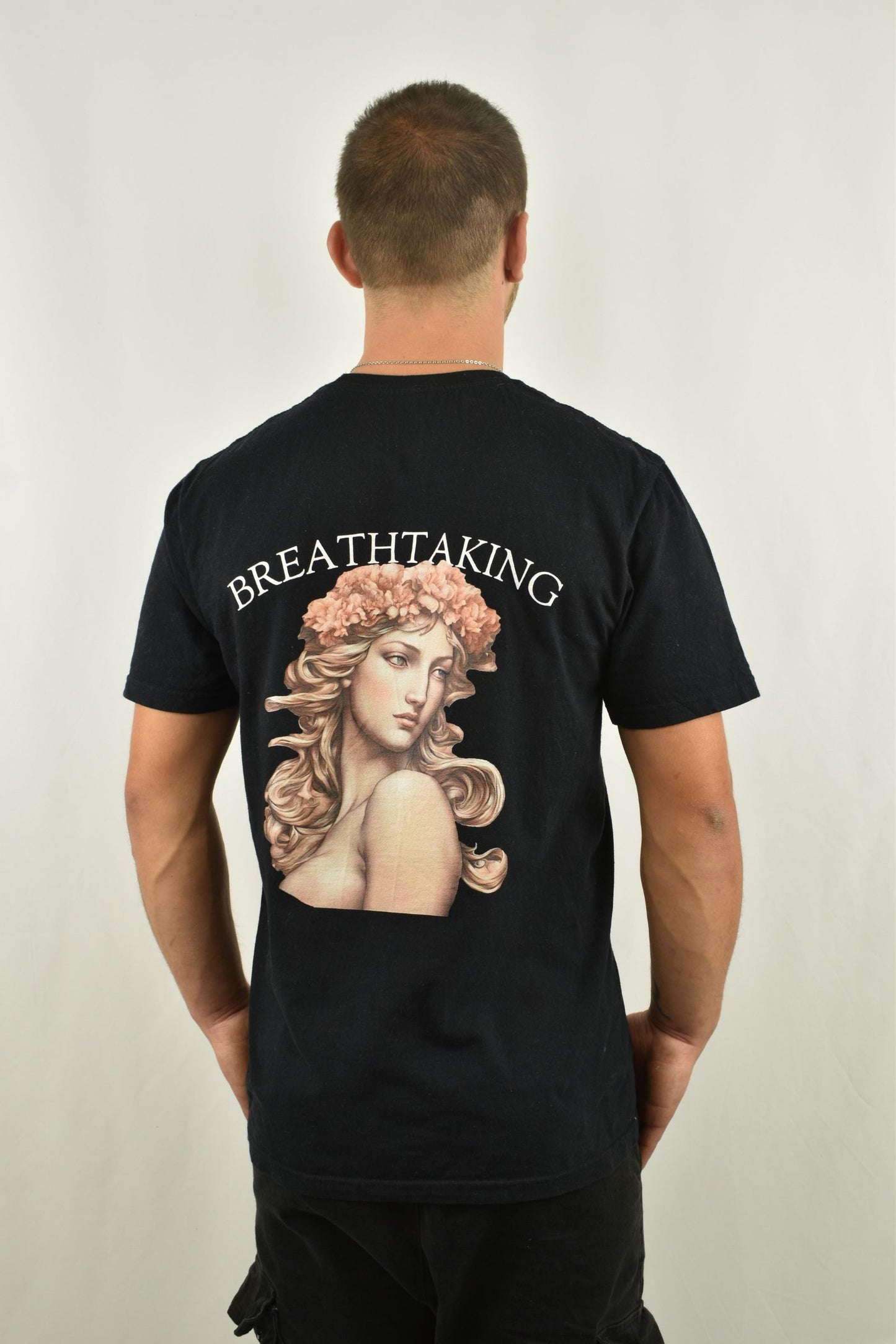 Oversized T-Shirt Breathtaking in der Seitenansicht - nachhaltige Streetwear von unfgtble