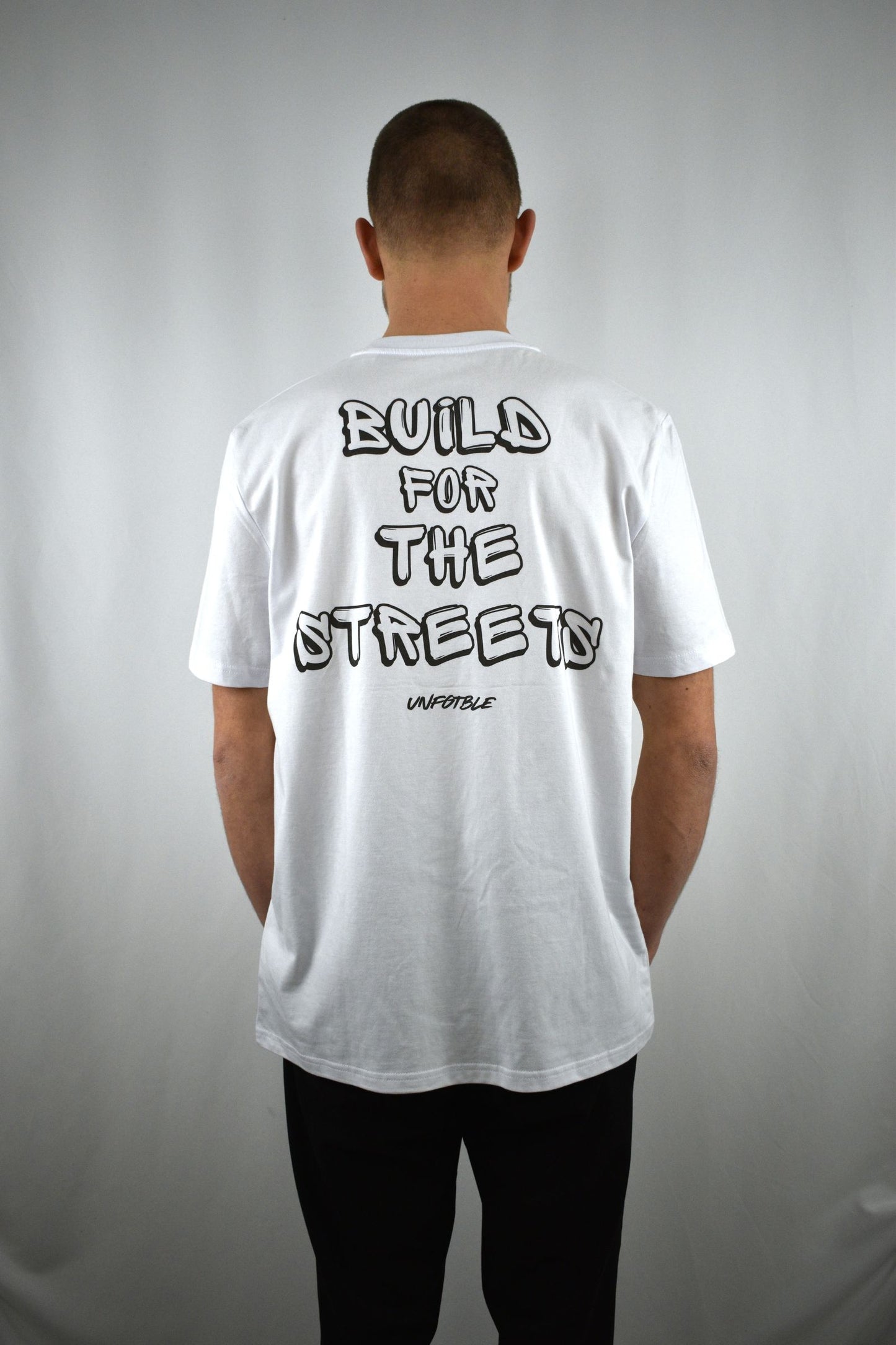 Oversized T-Shirt Build For The Streets in der Rückansicht - nachhaltige Streetwear von unfgtble