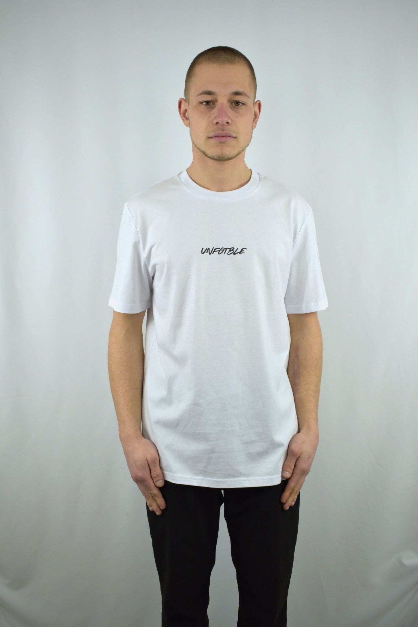 Oversized T-Shirt Build For The Streets in der Frontansicht - nachhaltige Streetwear von unfgtble