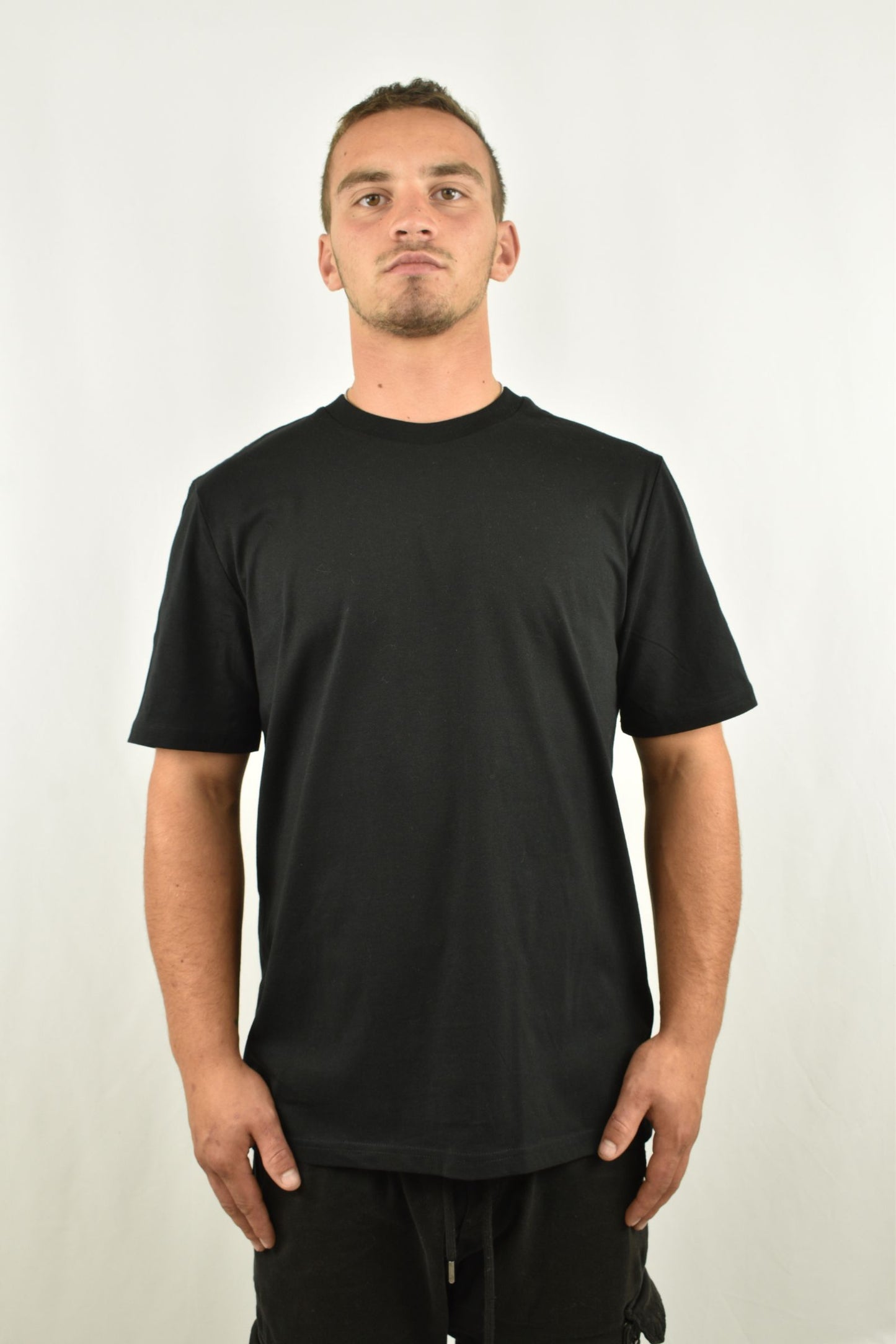 Oversized T-Shirt Certified Streetwear in der Frontansicht - nachhaltige Streetwear von unfgtble