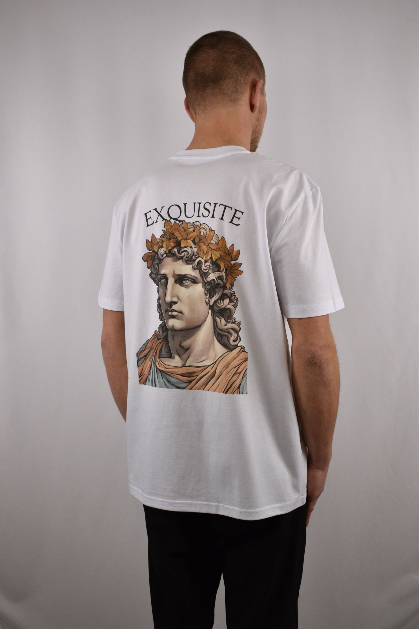 Oversized T-Shirt Exquisite in der Seitenansicht - nachhaltige Streetwear von unfgtble