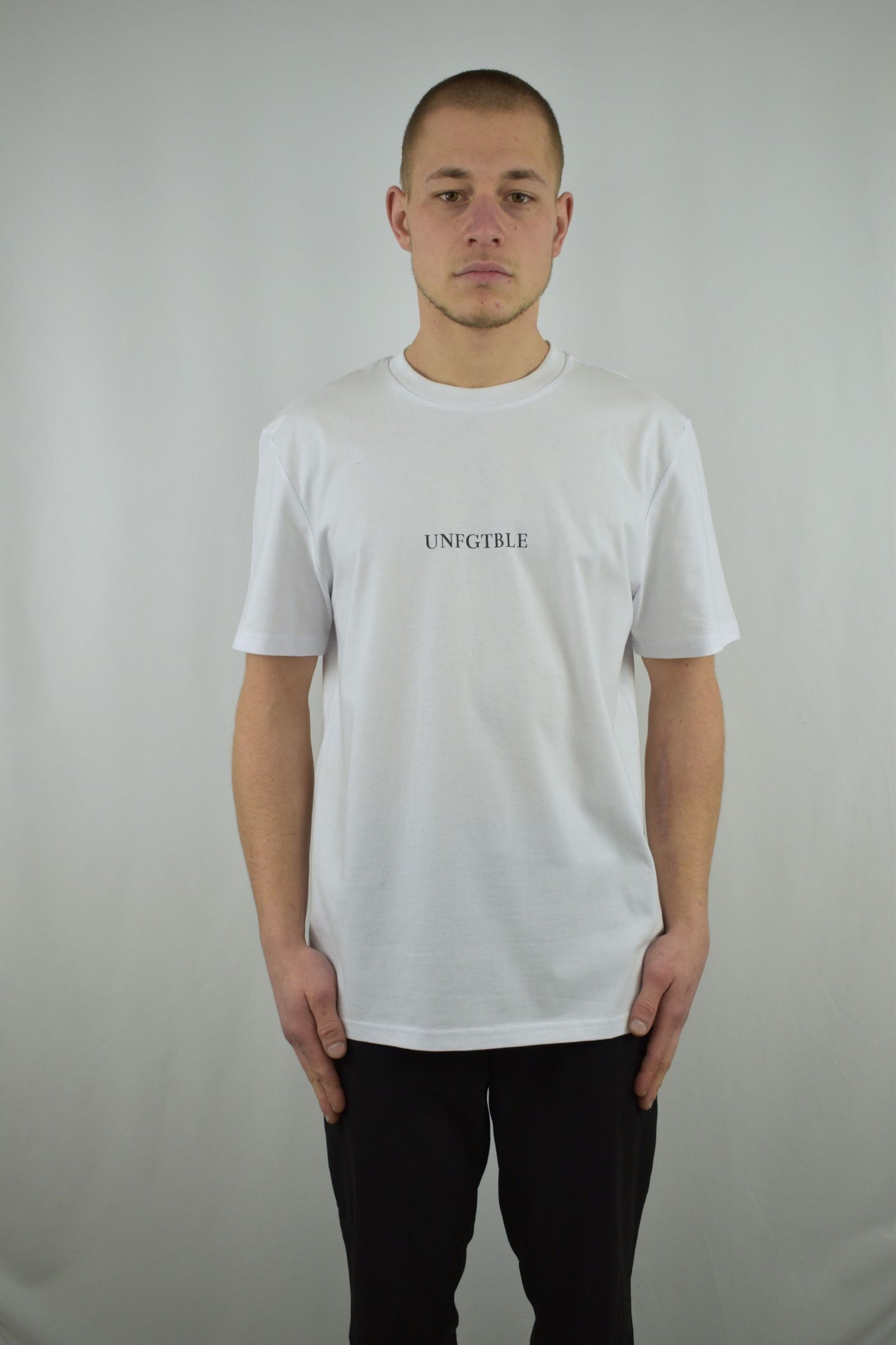 Oversized T-Shirt Exquisite in der Frontansicht - nachhaltige Streetwear von unfgtble