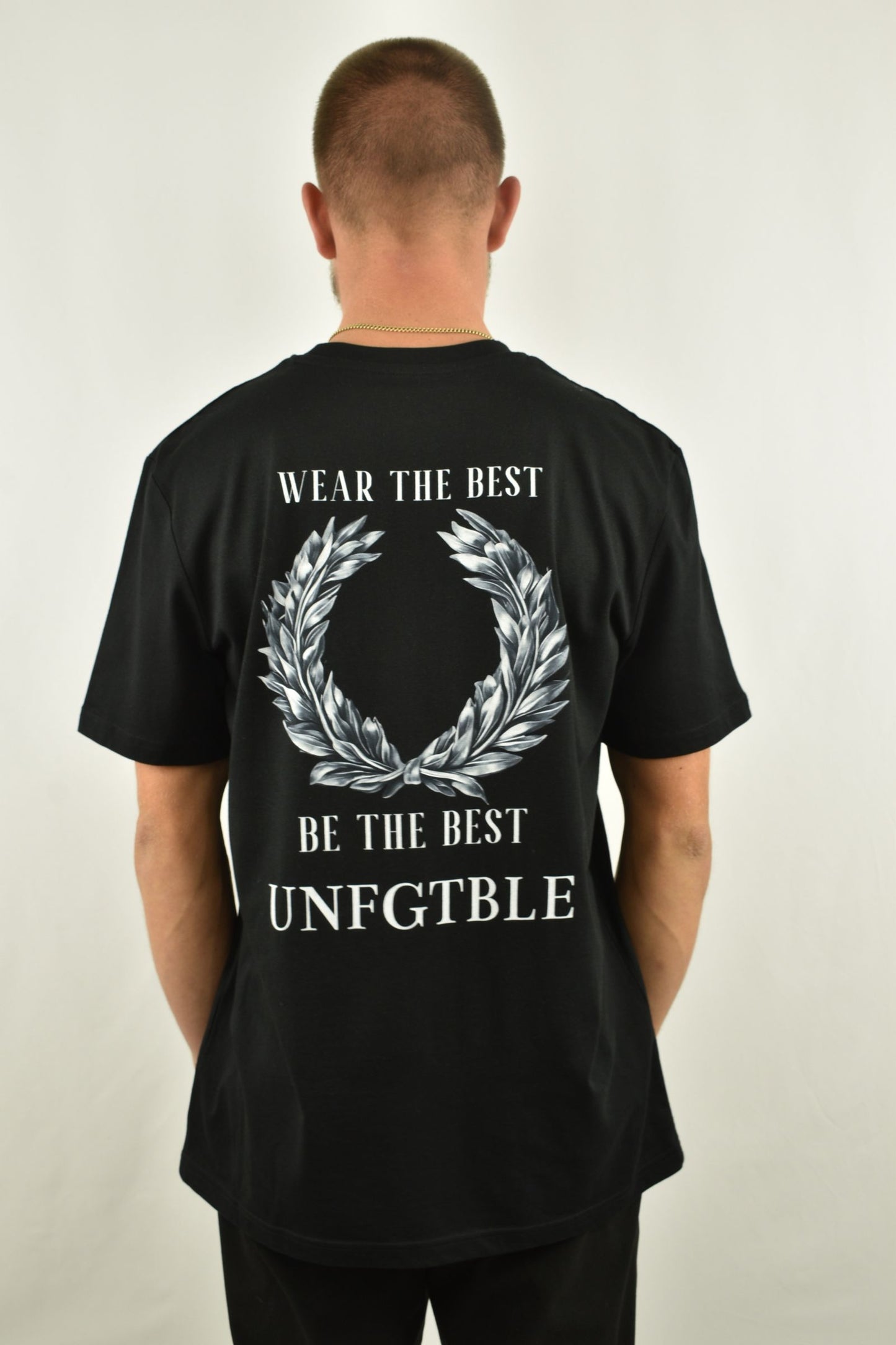 Oversized T-Shirt Laurel Wreath in der Rückansicht - nachhaltige Streetwear von unfgtble