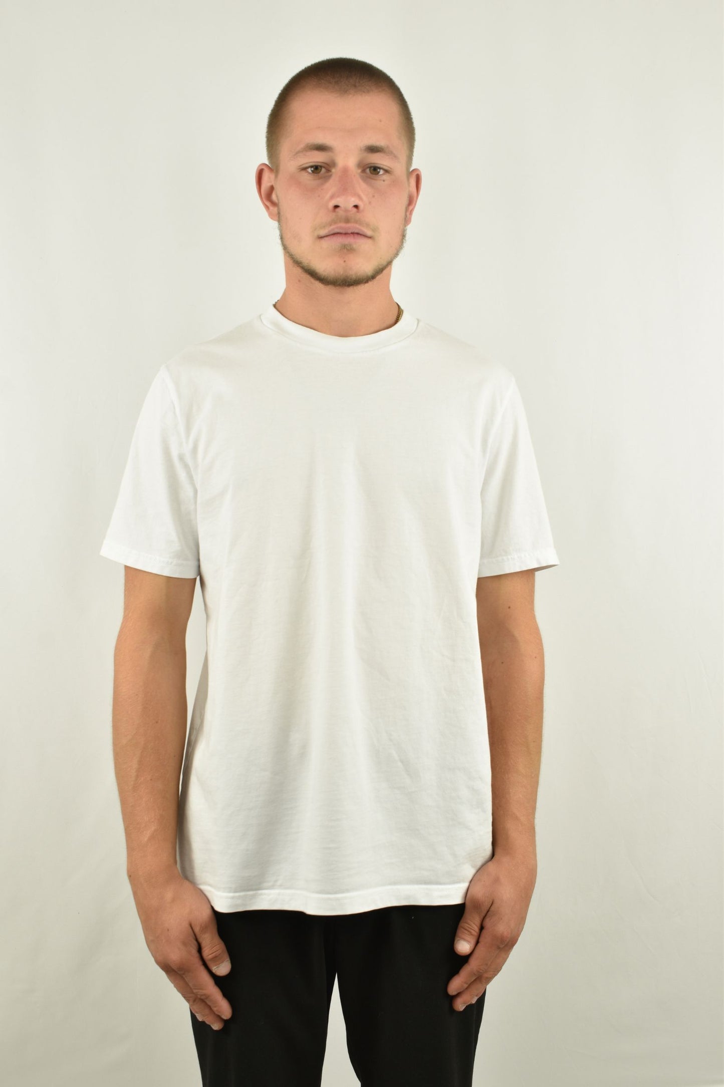 Oversized T-Shirt Plain in der Frontansicht - nachhaltige Streetwear von unfgtble