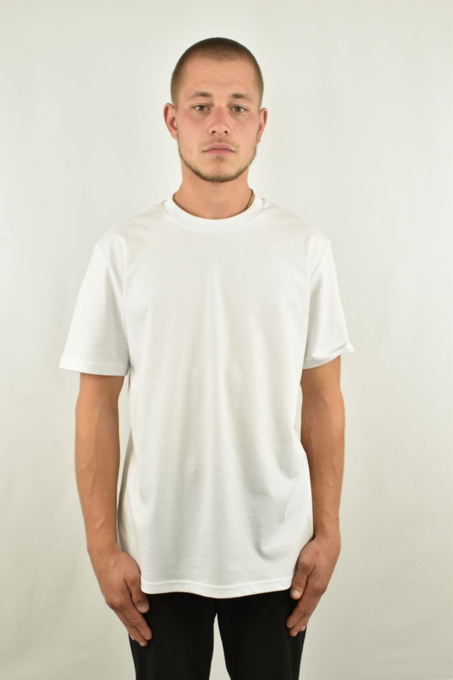 Oversized T-Shirt Saying in der Frontansicht - nachhaltige Streetwear von unfgtble