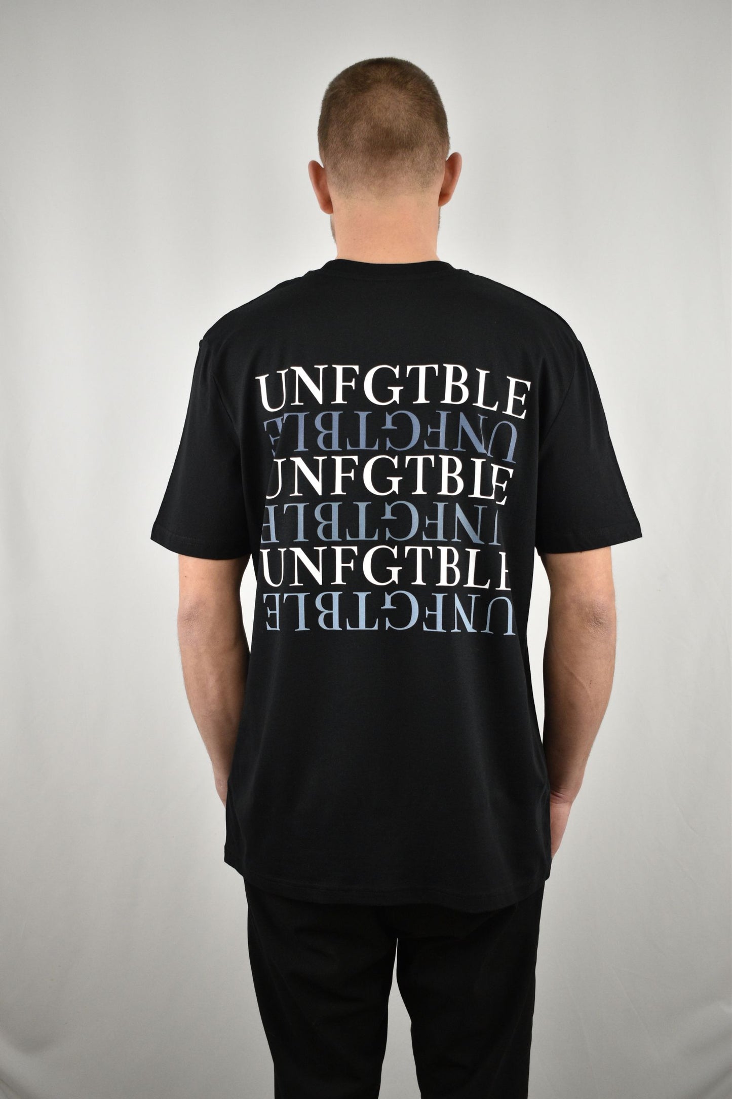 Oversized T-Shirt Six Blau in der Farbe Schwarz in der Rückansicht - nachhaltige Streetwear von unfgtble
