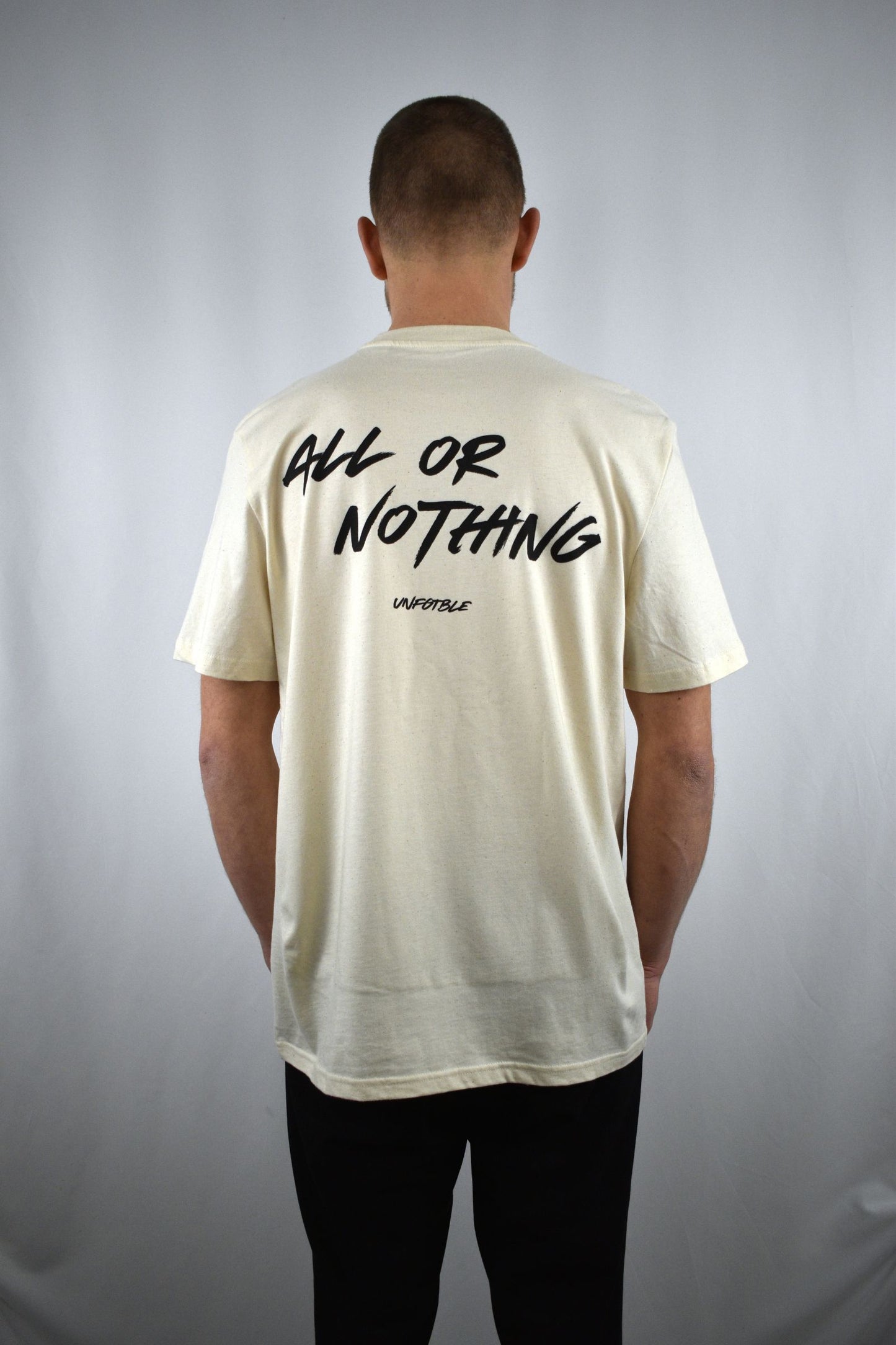 Oversized T-Shirt All or Nothing in der Rückansicht - nachhaltige Streetwear von unfgtble