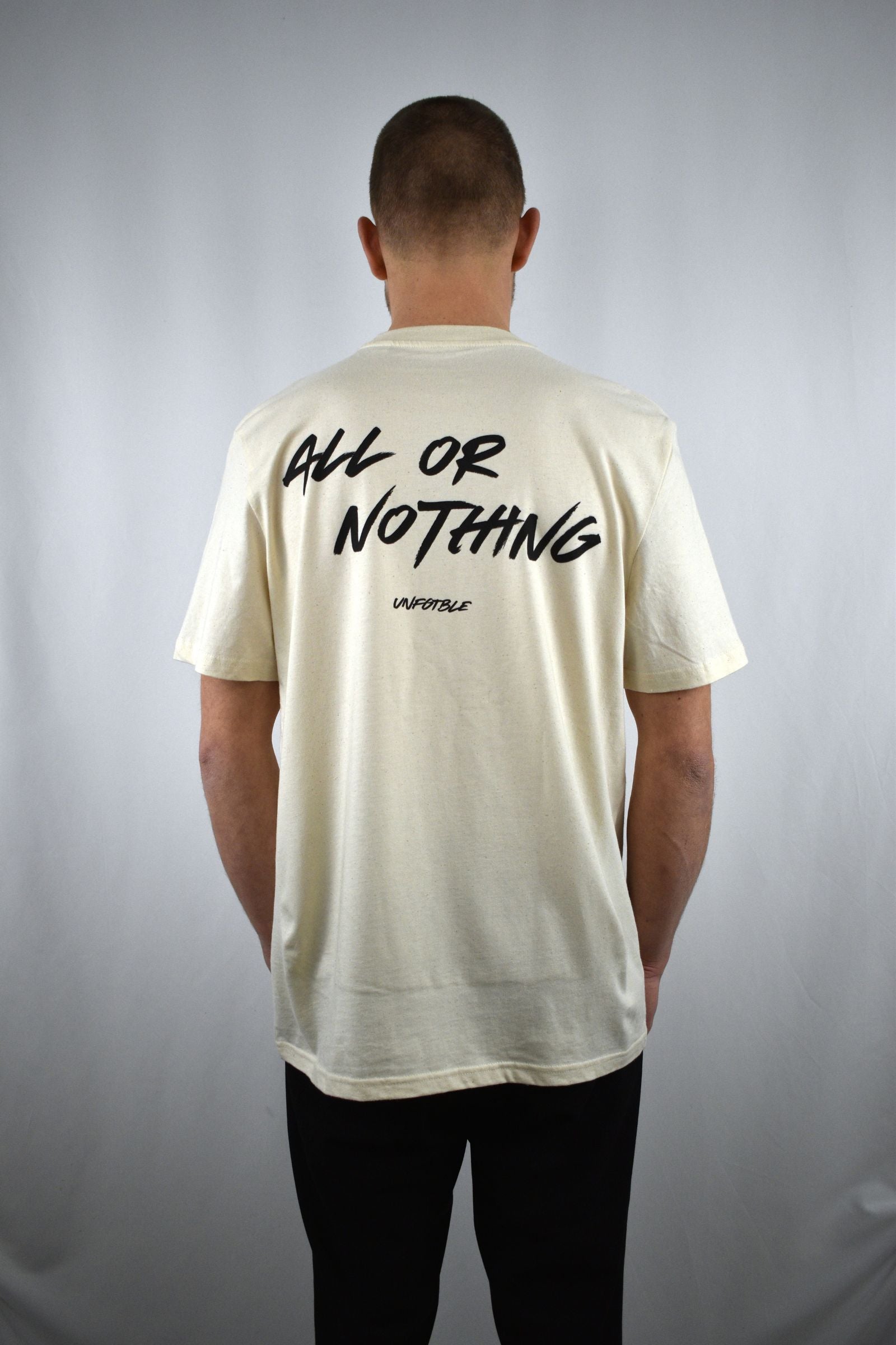 Oversized T-Shirt All or Nothing in der Rückansicht - nachhaltige Streetwear von unfgtble