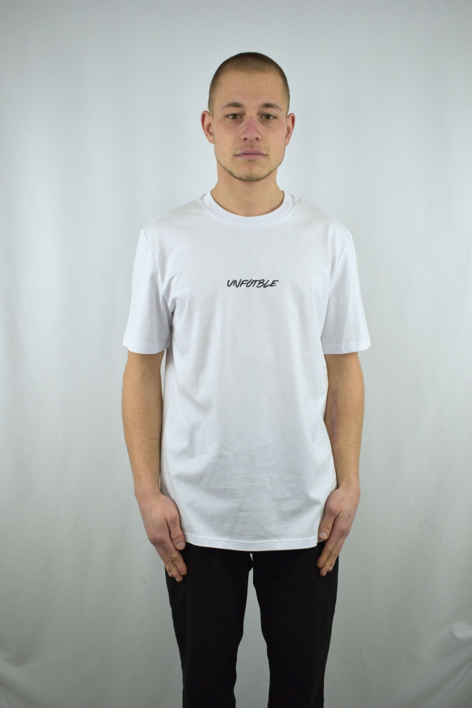 Oversized T-Shirt Build For The Streets in der Frontansicht - nachhaltige Streetwear von unfgtble