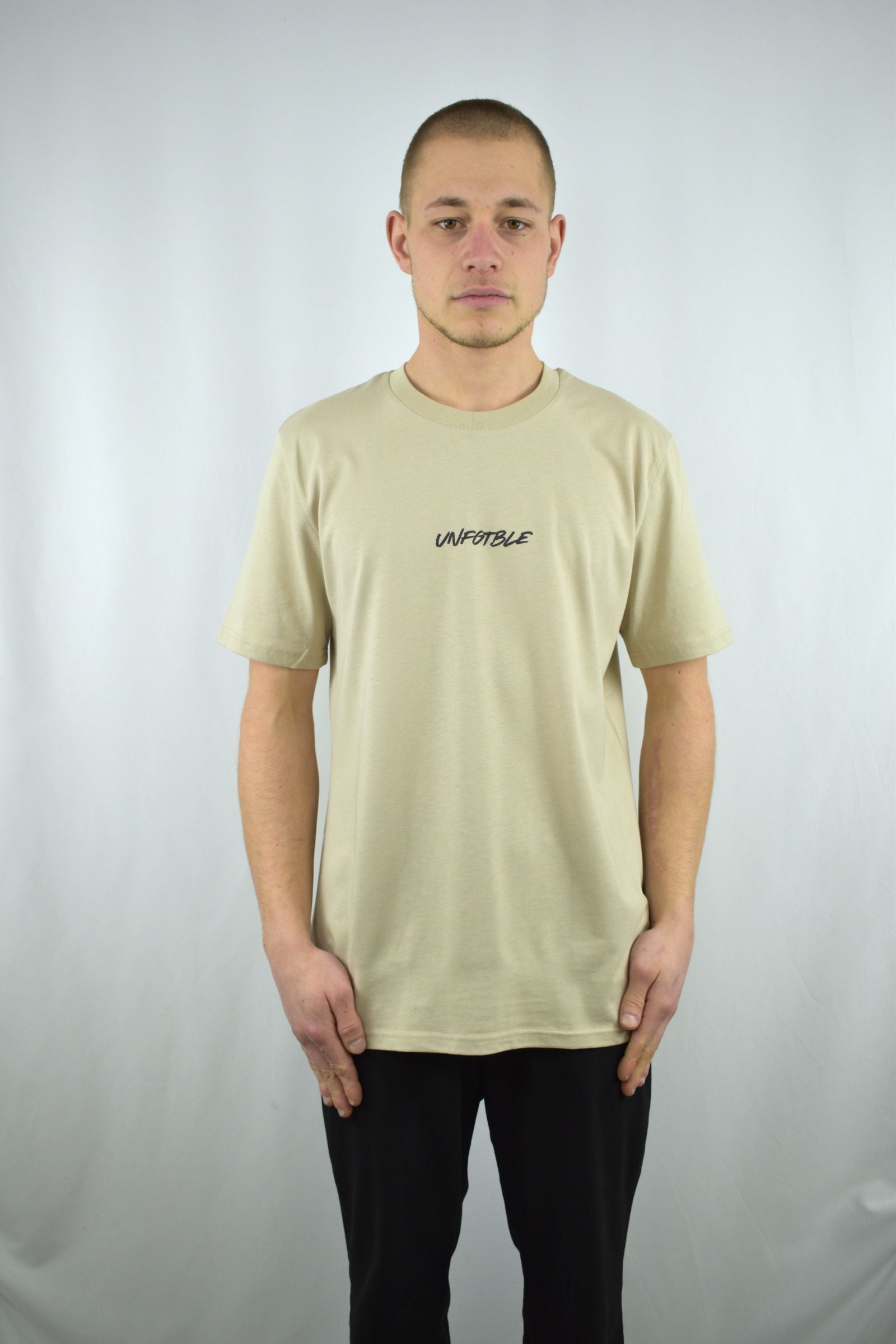 Oversized T-Shirt Catch me if you can in der Frontansicht - nachhaltige Streetwear von unfgtble