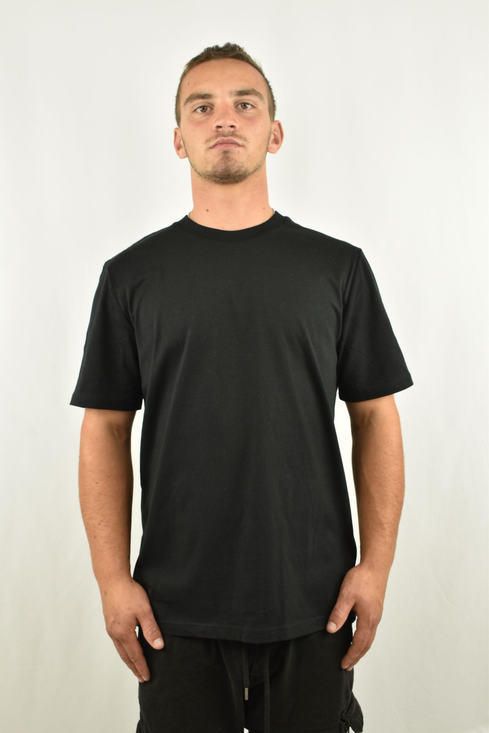 Oversized T-Shirt Certified Streetwear in der Frontansicht - nachhaltige Streetwear von unfgtble