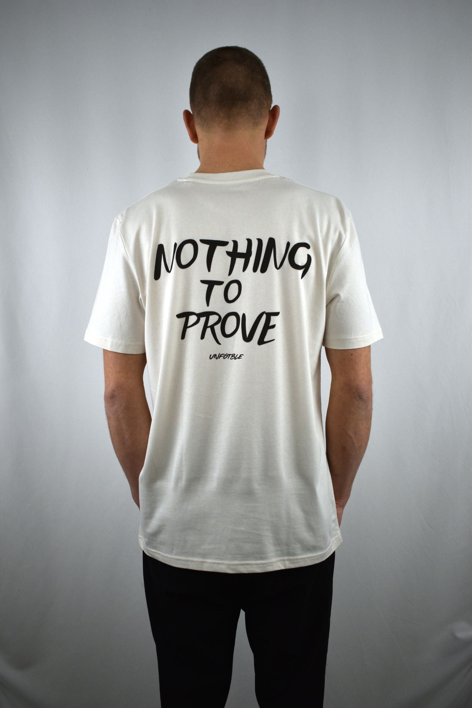 Oversized T-Shirt Nothing to Prove in der Rückansicht - nachhaltige Streetwear von unfgtble
