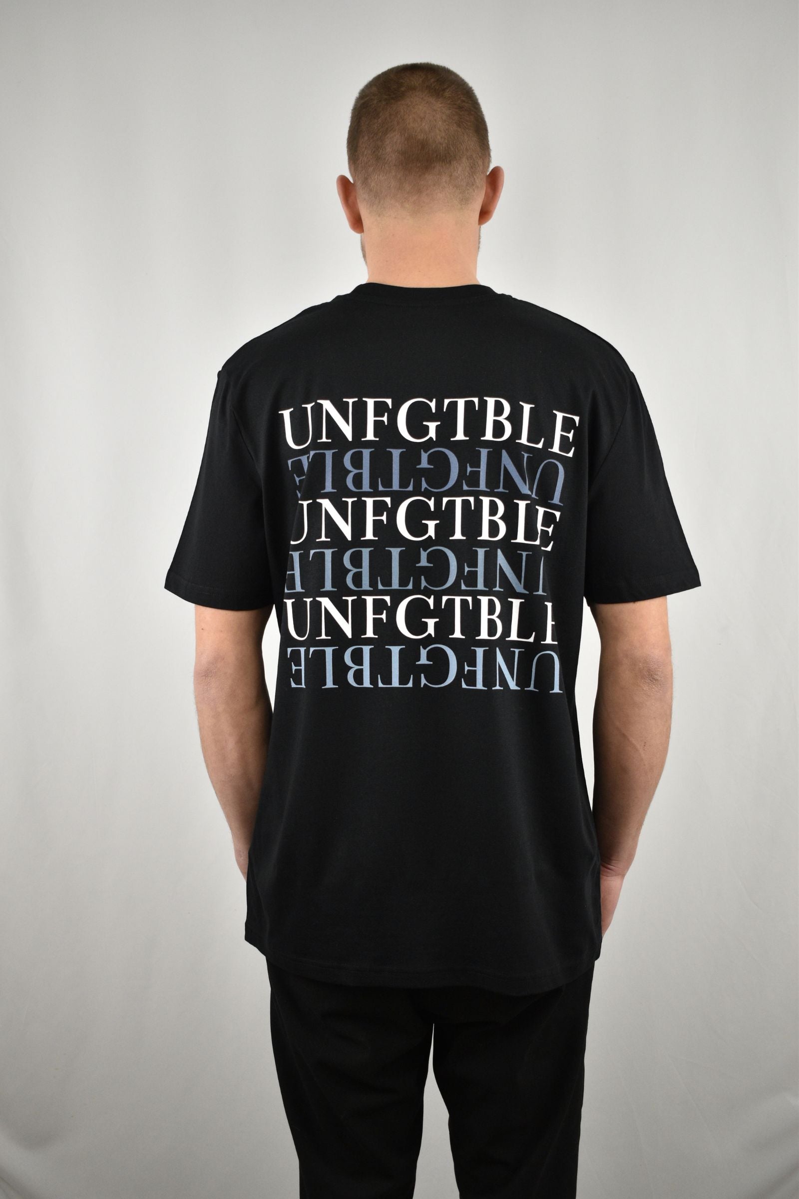 Oversized T-Shirt Six Blau in der Farbe Schwarz in der Rückansicht - nachhaltige Streetwear von unfgtble